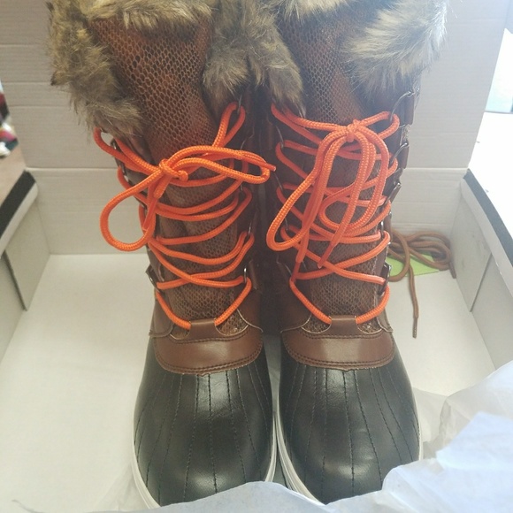 NWT Winter Boots with fur and 2 laces - Picture 3 of 7